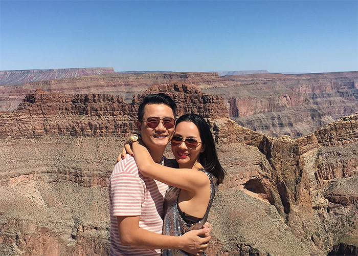 Mặc dù đã bên nhau 20 năm nhưng trong mắt Hoàng Bách, vợ anh luôn cuốn hút và luôn khiến anh muốn chinh phục.