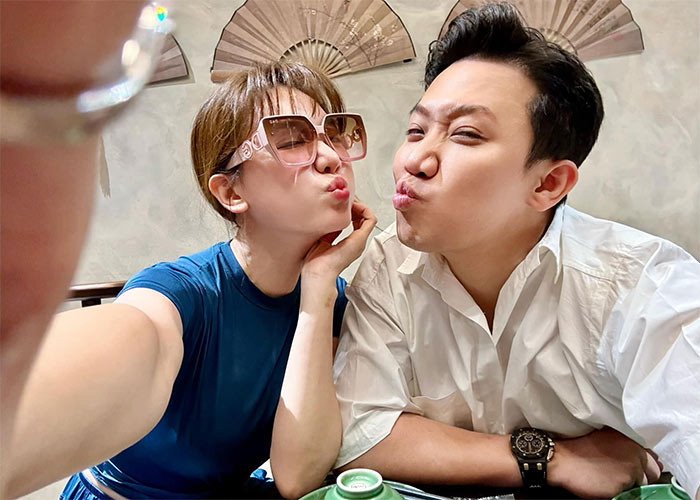 "Có con không phải mấu chốt cuối cùng để giữ gìn hạnh phúc của một gia đình. Nếu vợ tôi không có con, tôi vẫn yêu thương vợ tôi vì tôi biết người này hiện hữu đang mang lại hạnh phúc cho tôi", Trấn Thành chia sẻ và luôn bảo vệ vợ khi được hỏi về chuyện con cái.