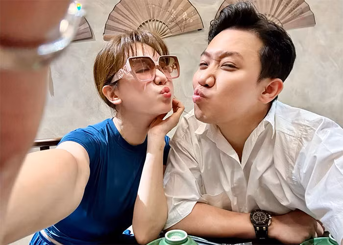 "Có con không phải mấu chốt cuối cùng để giữ gìn hạnh phúc của một gia đình. Nếu vợ tôi không có con, tôi vẫn yêu thương vợ tôi vì tôi biết người này hiện hữu đang mang lại hạnh phúc cho tôi", Trấn Thành chia sẻ và luôn bảo vệ vợ khi được hỏi về chuyện con cái.