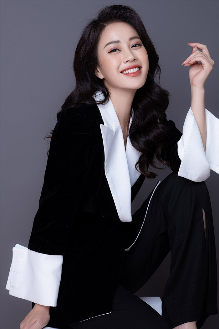 Nụ cười tươi là một trong những vũ khí quyến rũ của người đẹp 26 tuổi.