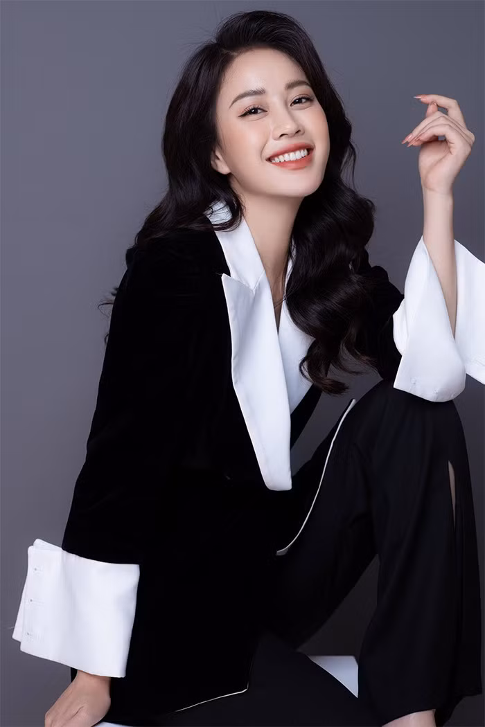 Nụ cười tươi là một trong những vũ khí quyến rũ của người đẹp 26 tuổi.