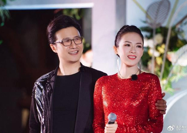  Chương Tử Di và Uông Phong bị bắt gặp nhiều lần hẹn hò giữa năm 2013. Thời điểm ấy, Chương Tử Di bị nghi ngờ là người thứ 3 chen chân vào cuộc hôn nhân thứ 3 của Uông Phong. (Ảnh: Sina)