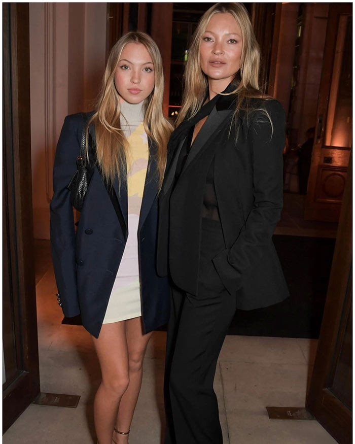 Lila Grace Moss Hack, 20 tuổi, được coi là phiên bản mini của mẹ, siêu mẫu Kate Moss.