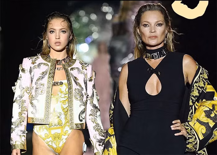 Lila Moss và mẹ cùng làm mẫu trong show thời trang của Fendi x Versace vào tháng 9/2021.