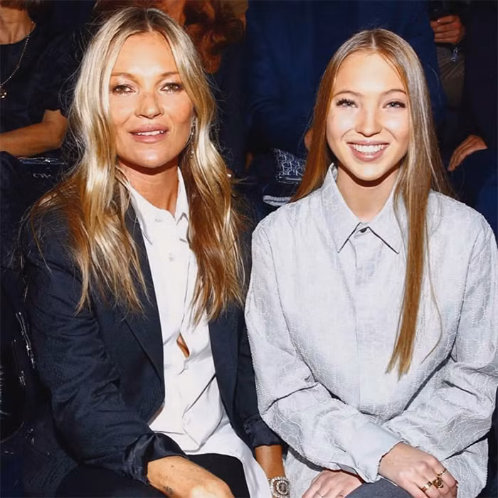 Mới 20 tuổi nhưng Lila đã có kinh nghiệm đáng kể trong nghề mẫu nhờ đắt show và được tư vấn từ mẹ, một siêu mẫu đình đám thế giới.