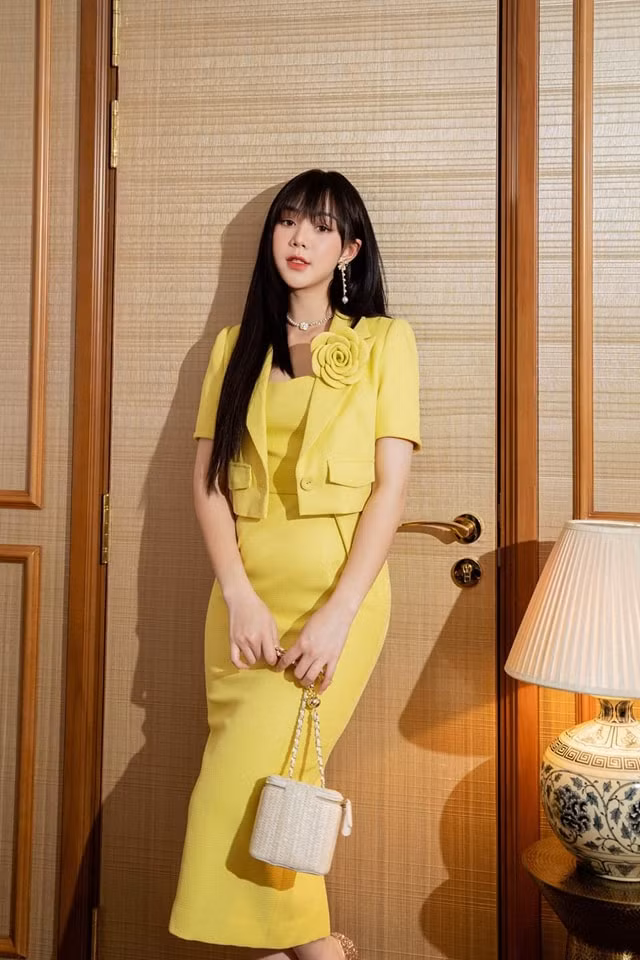 Dù được mọi người khen "vóc dáng đầy đặn như xưa vẫn xinh", thế nhưng Quỳnh Kool vẫn muốn giảm cân vì "gầy lên hình đẹp hơn".