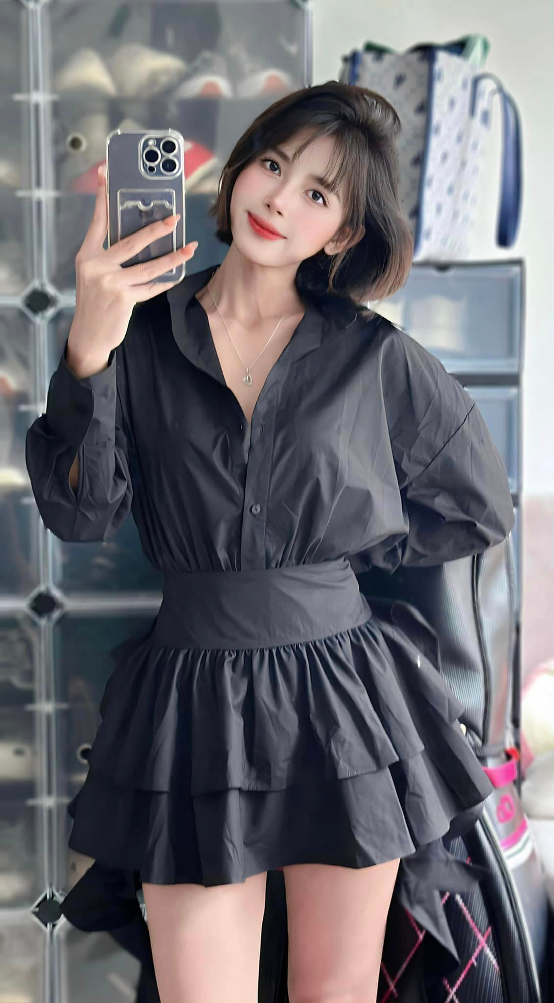 Mỹ nhân họ Vũ sở hữu gương mặt xinh đẹp, nước da trắng, vóc dáng thon gọn cùng vòng eo không chút mỡ thừa.