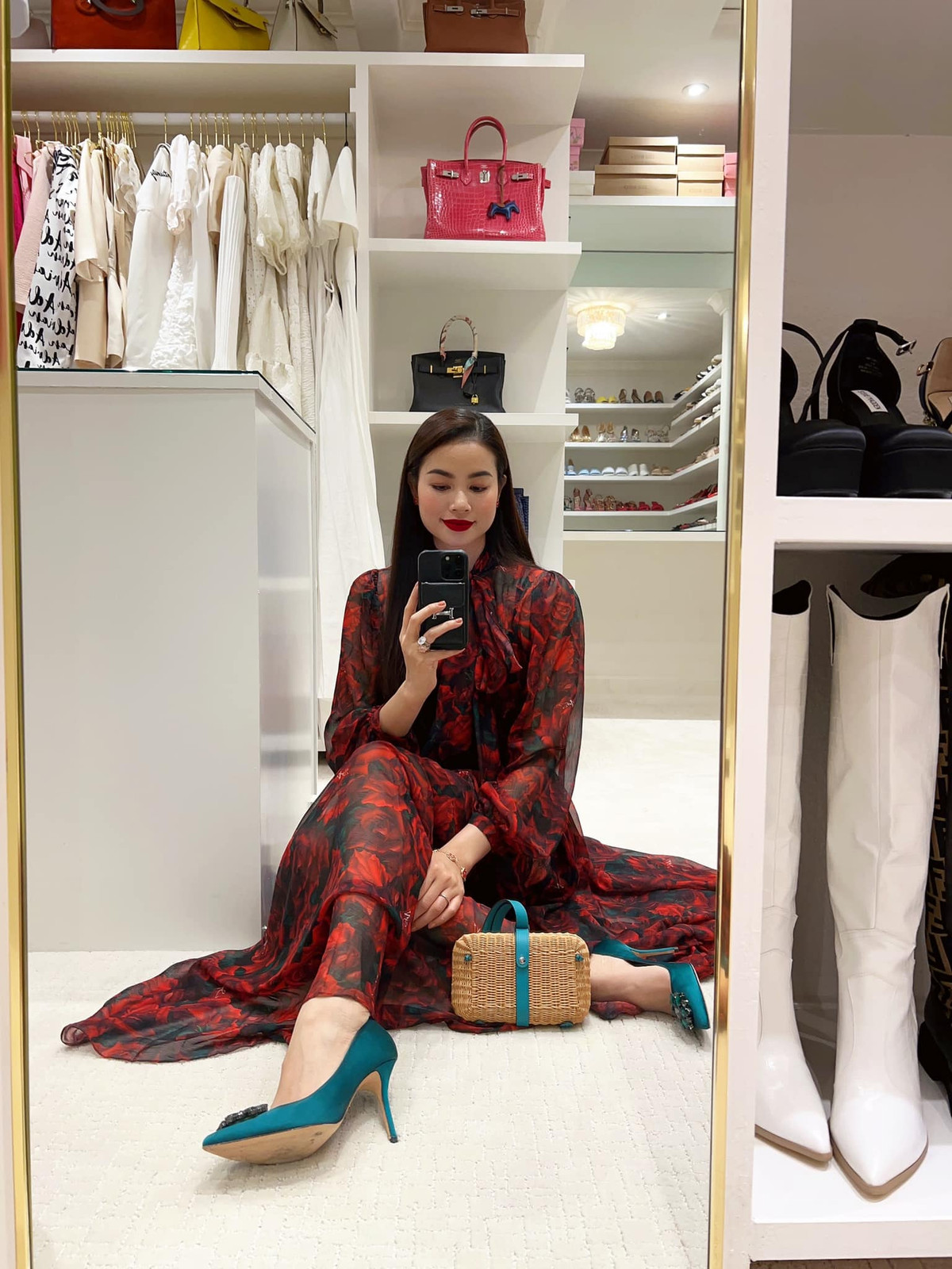 Rời xa showbiz, nàng hậu gốc Hải Phòng thường xuyên chia sẻ cuộc sống sang chảnh bên Mỹ trong ngôi biệt thự khang trang.