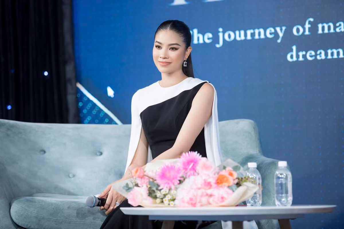 Năm 2022, Phạm Hương hiếm hoi về Việt Nam để thăm gia đình và tham gia một số dự án nhỏ.