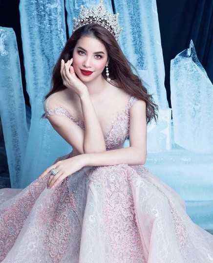 Cuộc sống của Hoa hậu Hoàn vũ Việt Nam 2015 - Phạm Thị Hương thu hút sự quan tâm của khán giả khi cuộc thi nhan sắc này trở lại trong năm nay.