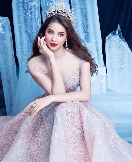 Cuộc sống của Hoa hậu Hoàn vũ Việt Nam 2015 - Phạm Thị Hương thu hút sự quan tâm của khán giả khi cuộc thi nhan sắc này trở lại trong năm nay.