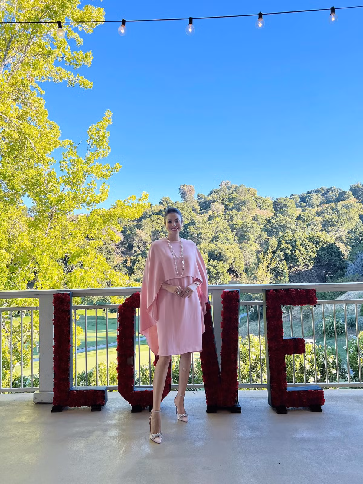 Bà mẹ hai con hài lòng với cuộc sống hiện tại. Sau 8 năm đăng quang, nàng hậu ngày càng "thăng hạng" nhan sắc dù đã trải qua hai lần sinh nở.