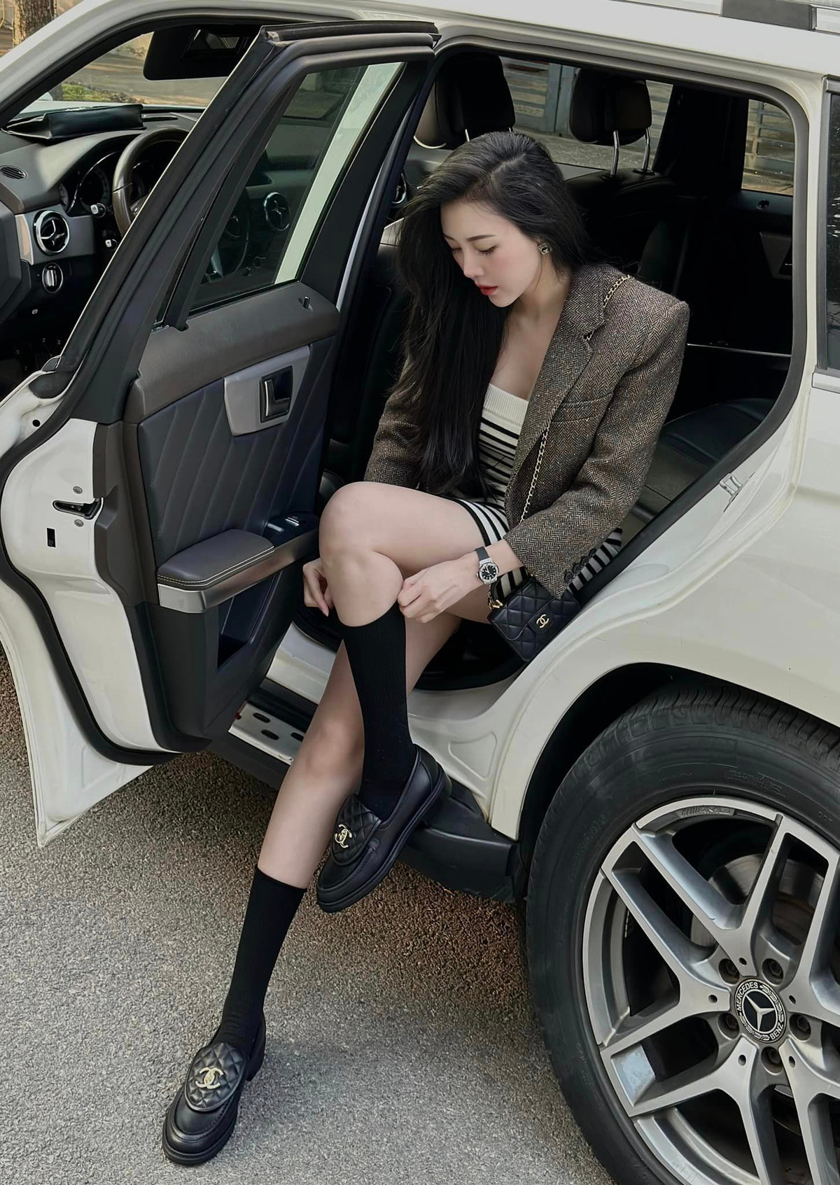 Dù đã trải qua hai lần sinh nở nhưng người đẹp 9X vẫn sở hữu body đẹp hoàn hảo như thời con gái.