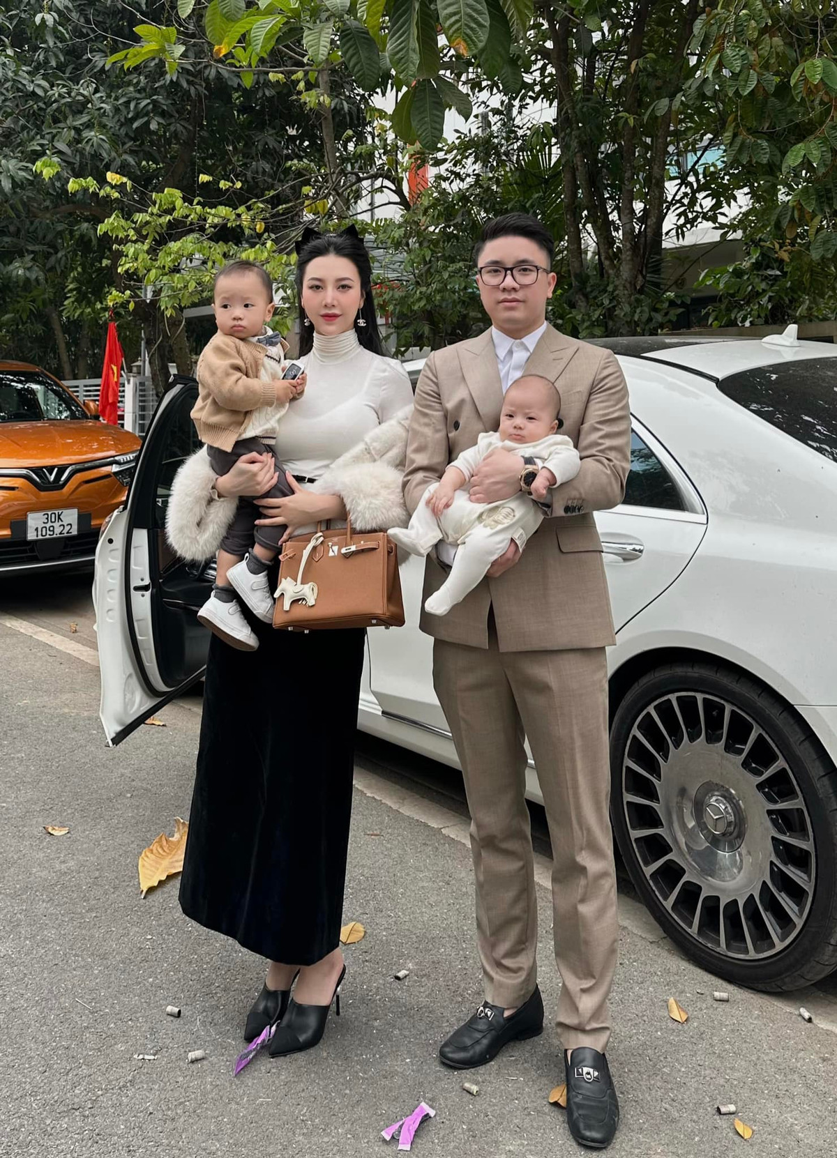 Cựu hoa khôi hàng không Vũ Ngọc Châm sinh con liền tù tì, "2 năm hai đứa".