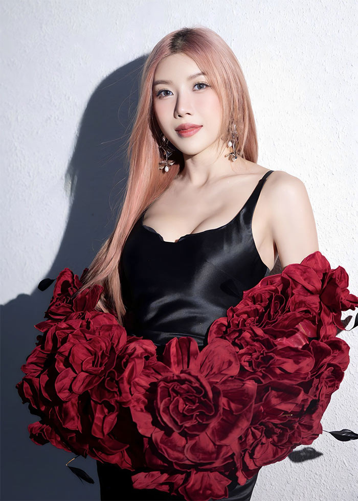 Mới đây, Trang Pháp vừa ra mắt MV nhạc phim "Gái già lắm chiêu 5" - "Turn Up The Fire". Đây là ca khúc được cô sáng tác cũng như thể hiện 100% tiếng Anh và nhận được nhiều lời khen ngợi của khán giả. (Ảnh: FBNV)