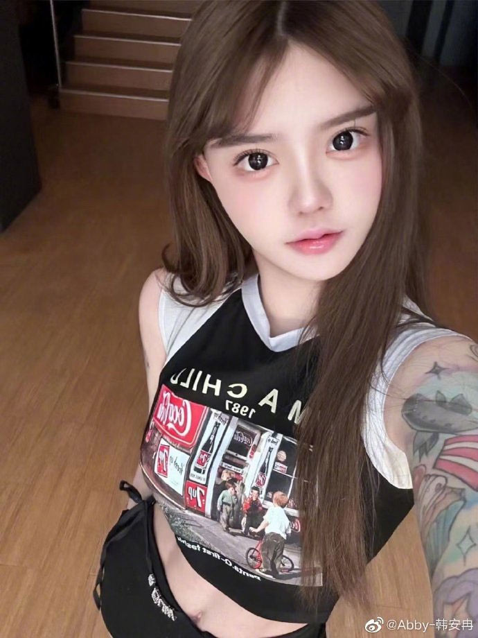 Hàn An Nhiễm còn có biệt danh "hot girl mặt nhựa".