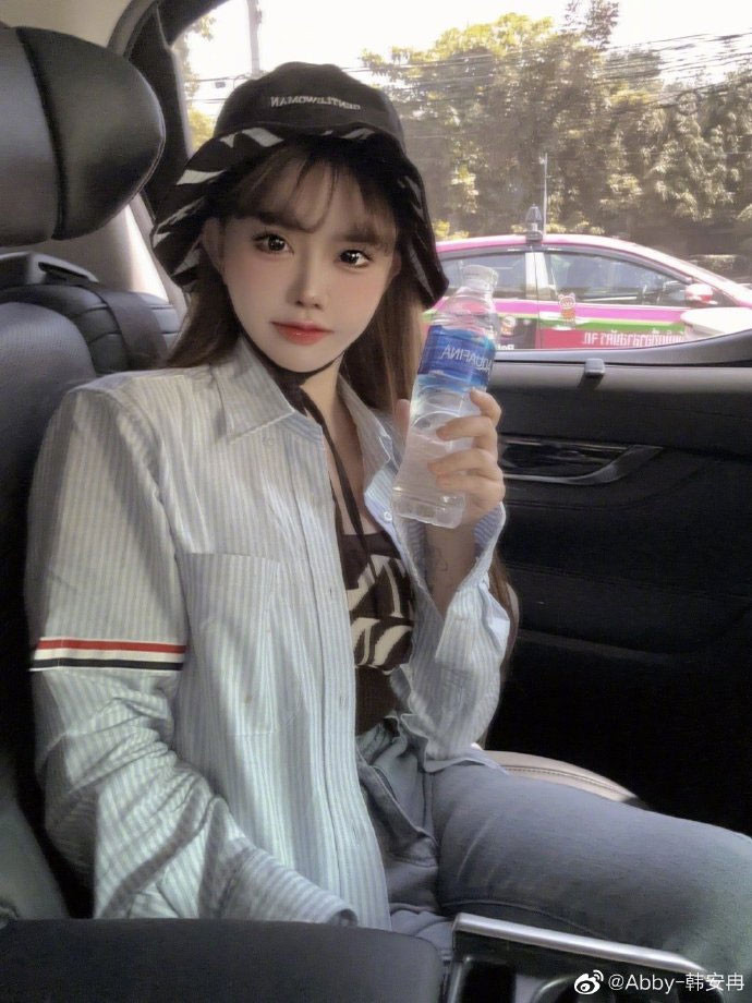 Người đẹp 24 tuổi đã từng "đập mặt đi làm lại" toàn bộ để có ngoại hình như bây giờ.