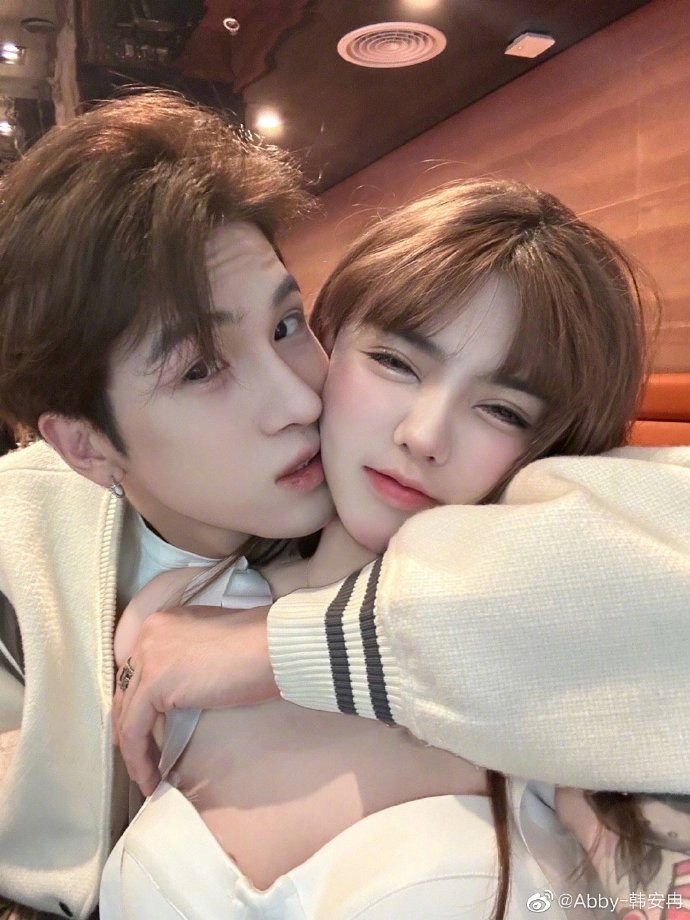 Hàn An Nhiễm và Tống Hạo Nhiên hẹn hò từ đầu tháng 12/2022. Sau khoảng 2 tháng, họ đi đến hôn nhân.