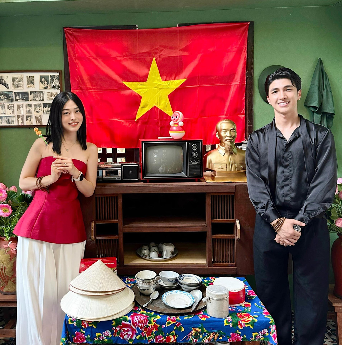 Ngoài đời, Bình An sở hữu phong cách lãng tử không thua kém gì trên phim. Nam diễn viên và bà xã Phương Nga là một trong những cặp "trai tài gái sắc" của Vbiz.