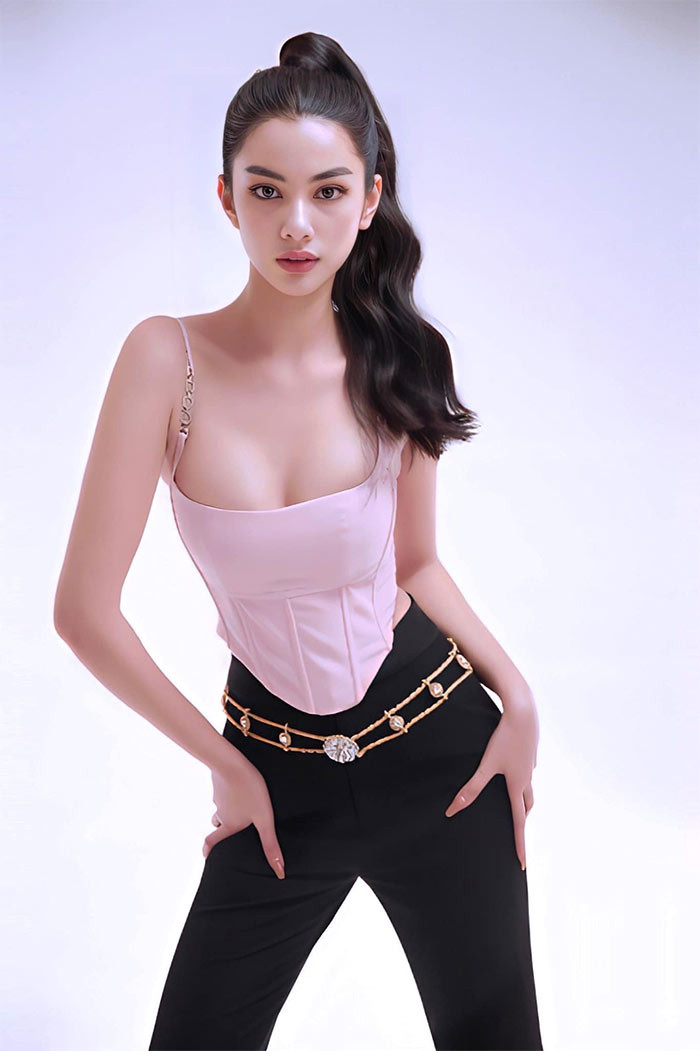 Cô được nhiều người quan tâm khi bị đồn là người tình của chồng cũ ca sĩ Lệ Quyên - ông bầu Đức Huy.