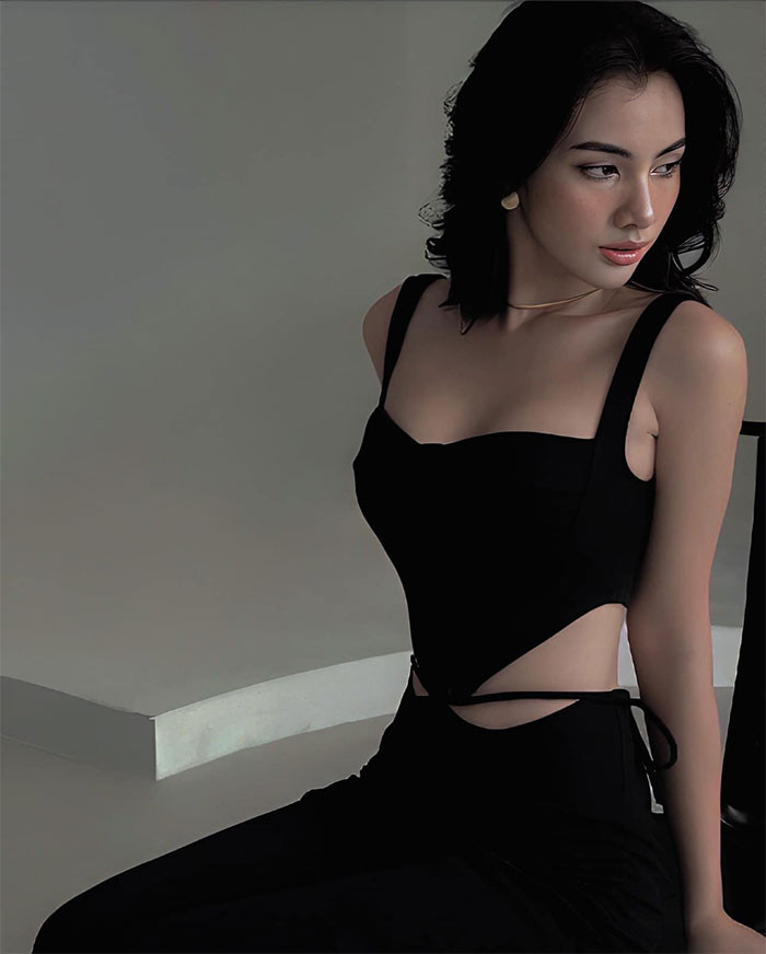 Cẩm Đan sở hữu body vạn người mê, vòng 1 nảy nở, vòng hai thon gọn