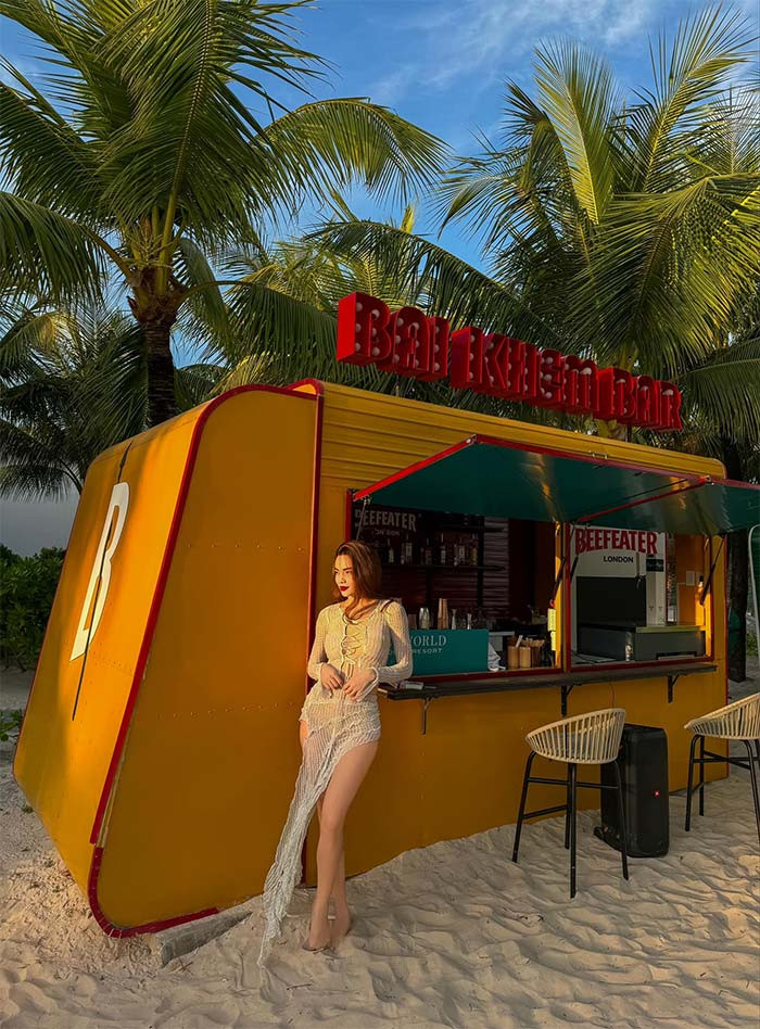 Đôi chân thon dài, ba vòng bắt mắt, Hồ Ngọc Hà đẹp ở mọi góc chụp.