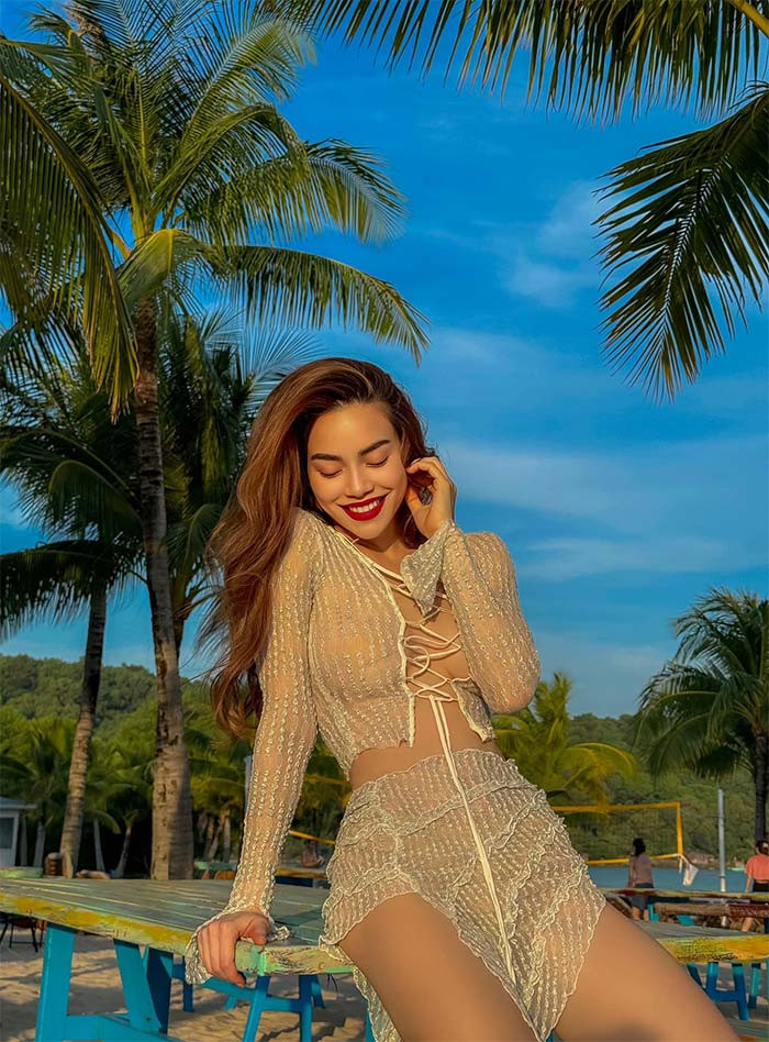 Gần chạm ngưỡng 40 lại qua hai lần sinh nở trong đó một lần sinh đôi nên vóc dáng hiện tại của giọng ca "Cô đơn trên sofa" được nhiều người ngưỡng mộ.