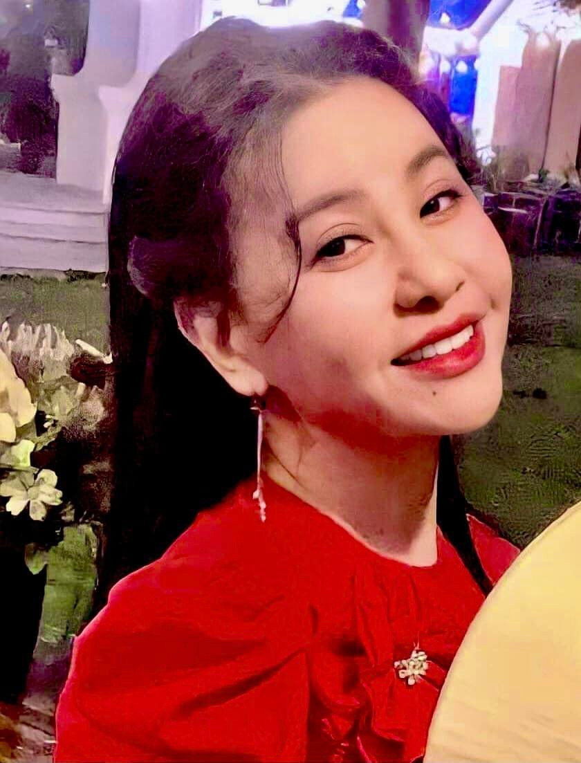 Cát Phượng được khen ngày càng trẻ trung sau khi xác nhận đã có tình yêu mới vào hồi tháng 11 năm ngoái.