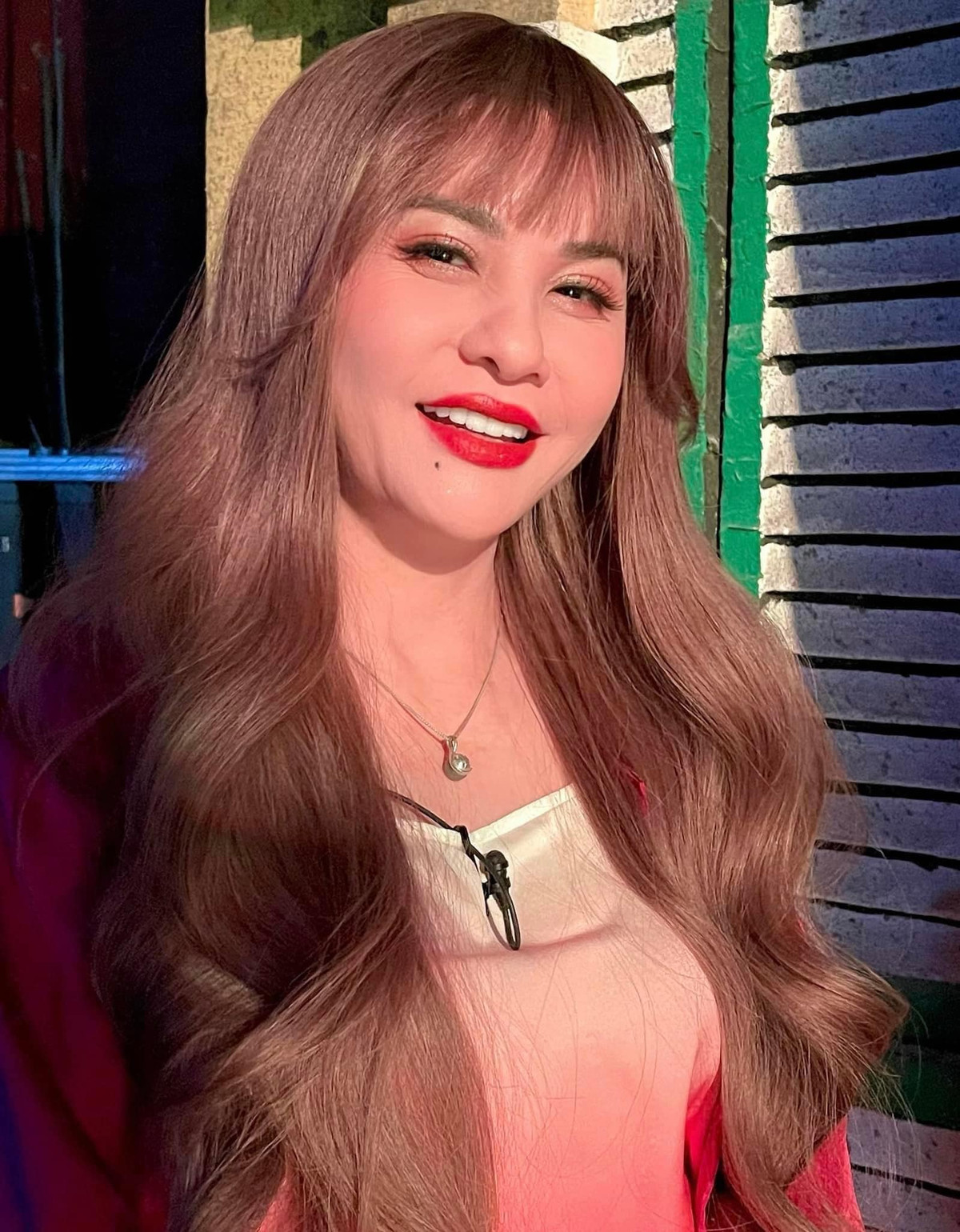 Nhiều góc chụp ảnh cho thấy Cát Phượng trông trẻ ra cả chục tuổi.