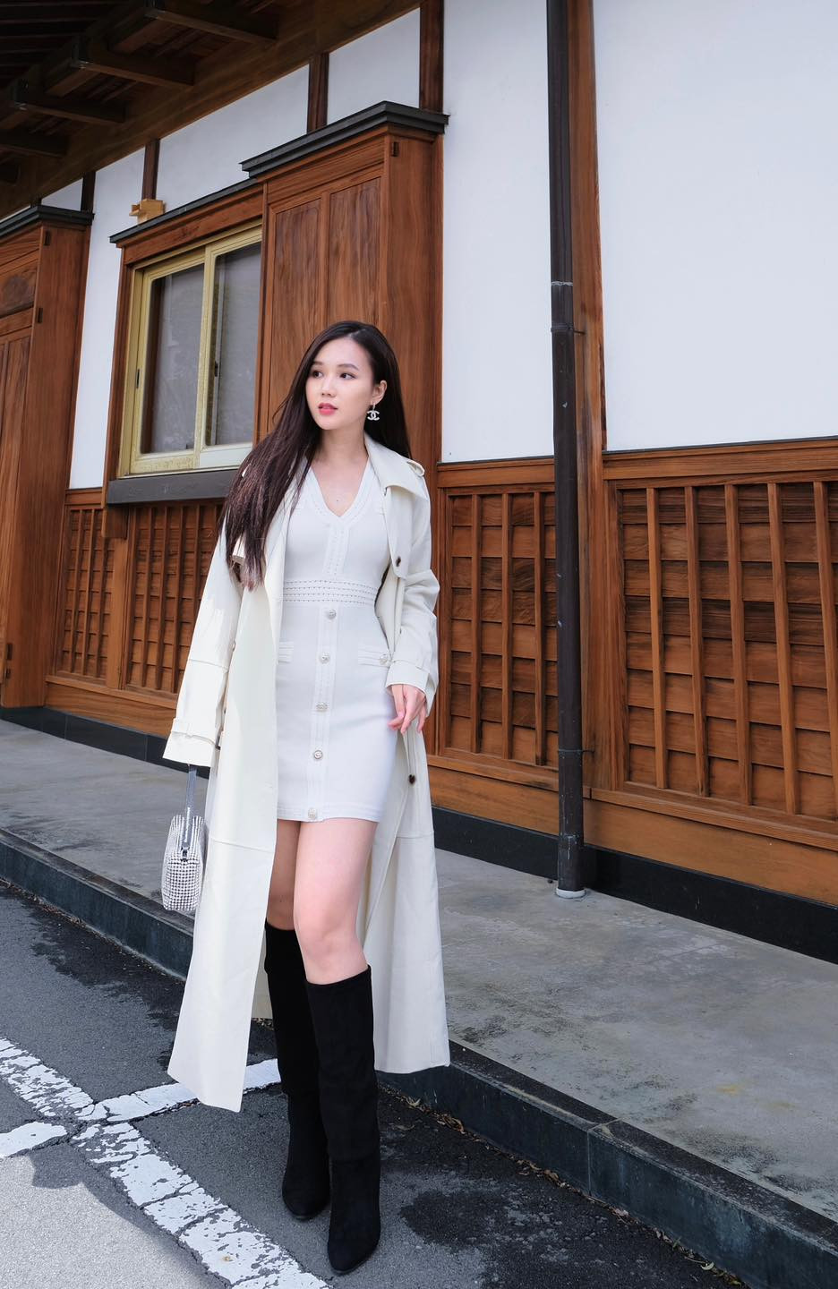 Ngọc Anh tự nhận: "Các khuyết điểm như chân tay không thon, tỉ lệ cơ thể nhiều chỗ chưa cân đối, da không được trắng nõn,... mình toàn tự nhận luôn chứ chả giấu diếm hay phản biện gì cả. Nhưng mình không sống bởi những khuyết điểm đó bởi nếu thế thì mệt lắm, có mà đập đi xây lại hết. Mình rất tôn trọng sự khác biệt quan điểm, khác biệt style và gu mỗi người, bởi mỗi người một vẻ mới tạo nên thế giới đa màu sắc mà".