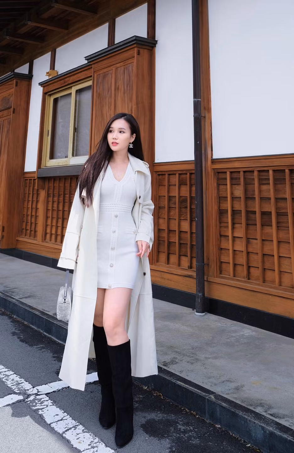 Ngọc Anh tự nhận: "Các khuyết điểm như chân tay không thon, tỉ lệ cơ thể nhiều chỗ chưa cân đối, da không được trắng nõn,... mình toàn tự nhận luôn chứ chả giấu diếm hay phản biện gì cả. Nhưng mình không sống bởi những khuyết điểm đó bởi nếu thế thì mệt lắm, có mà đập đi xây lại hết. Mình rất tôn trọng sự khác biệt quan điểm, khác biệt style và gu mỗi người, bởi mỗi người một vẻ mới tạo nên thế giới đa màu sắc mà".