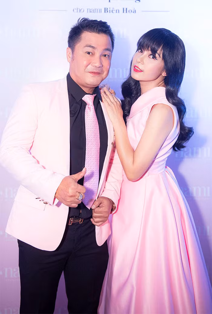 Hai người vẫn thỉnh thoảng cùng nhau đi dự sự kiện. (Ảnh: FBNV)