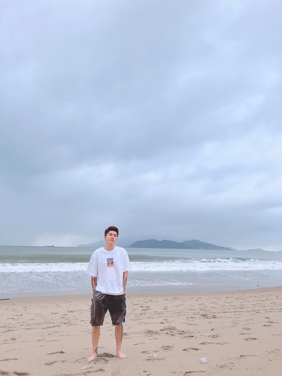 Vẻ nam tính của nam ca sĩ trước khi sụt cân.