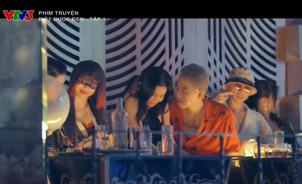 Bộ phim " Biệt dược đen" thuộc series Cảnh sát hình sự mới lên sóng những tập đầu tiên đã thu hút đông đảo khán giả truyền hình. Bên cạnh dàn diễn viên quen mặt như: Bảo Anh, Huỳnh Anh, Lương Thanh, Bình An, Anh Vũ, Đỗ Duy Nam, một số gương mặt mới cũng nhận được sự quan tâm không kém. Ảnh chụp màn hình VTV.