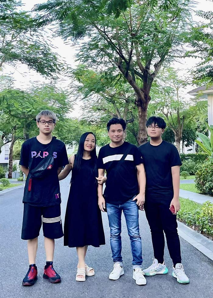 Hai con trai của Thu Huyền - Tấn Minh đã lớn và có gen nghệ thuật của bố mẹ, rất thích hát, nhảy.