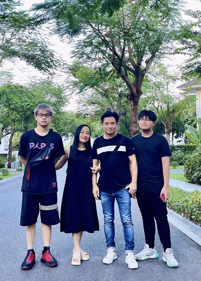 Hai con trai của Thu Huyền - Tấn Minh đã lớn và có gen nghệ thuật của bố mẹ, rất thích hát, nhảy.