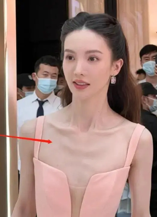 Khi mới bước chân vào showbiz, body của Kim Thần vừa vặn, không gầy, không béo. Vài năm trở lại đây thân hình của nữ diễn viên Kim Thần ngày càng gầy gò đến mức báo động. (Ảnh: Sina)