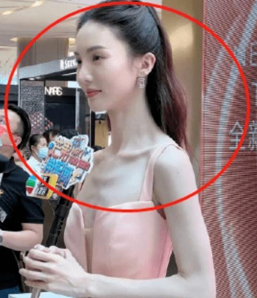 Gương mặt của ngôi sao Hoa ngữ dù vẫn rất xinh đẹp nhưng cũng không cứu vớt được cơ thể mất cân đối. (Ảnh: Sina)