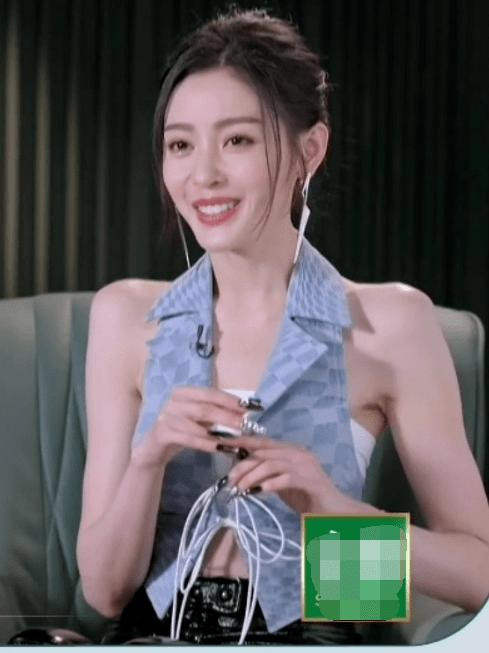 Khi mới bước chân vào showbiz, Trương Thiên Ái sở hữu ngoại hình rất cân đối. Tuy nhiên vài năm gần đây khi mù quáng chạy theo chế độ giảm cân, nữ diễn viên sở hữu thân hình thật thảm hại. (Ảnh: Sina)