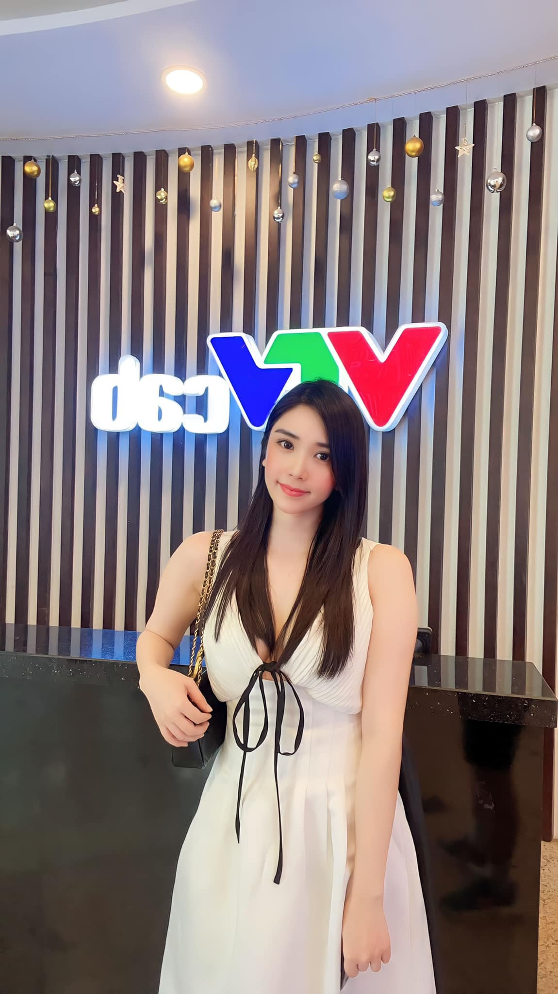 Tháng 9 vừa qua, khi chia sẻ thắc mắc của người hâm mộ, Thanh Bi tiết lộ cô mới bị tai nạn nên cần thời gian dưỡng sức. Mới đây, người đẹp cũng cho hay: "Do sức khỏe nên không đóng được phim dài, lại sắp đi mổ tai".