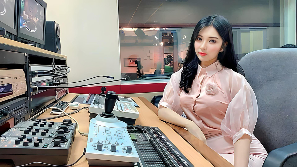 Có thể thấy, sau 6 năm chia tay ca sĩ Quang Lê, nhan sắc Thanh Bi trồi sụt thất thường trước khi duy trì vóc dáng "phồn thực" với 3 vòng nóng bỏng như hiện tại.