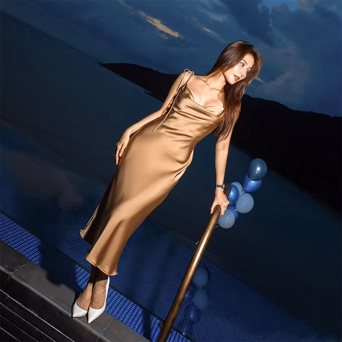 Nữ diễn viên sinh năm 1990 được khen ngày càng quyến rũ, xinh đẹp.