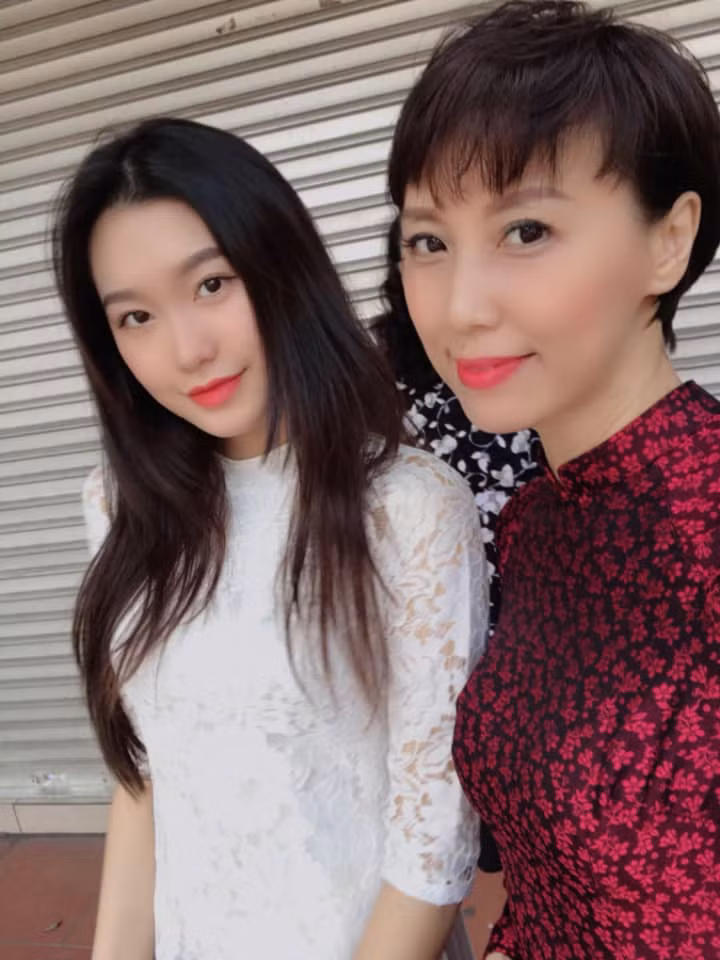 Mẹ Doãn Hải My không chỉ xinh đẹp mà còn là một doanh nhân thành đạt, giỏi giang.