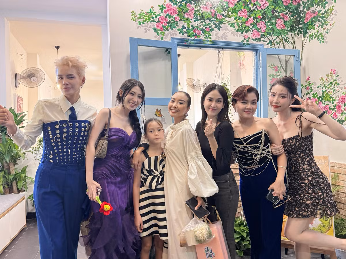 Mỹ nhân "vũ trụ phim VTV" khoe sắc cùng dàn chị đẹp "đạp gió, rẽ sóng" bất chấp "cam" thường.