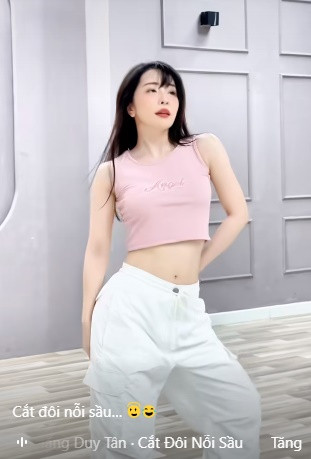 Để có được sắc vóc như hiện tại, mỹ nhân họ Phạm đã dành rất nhiều thời gian cho việc tập luyện các bộ môn như: yoga bay, nhảy dây, gym, sexy dance...