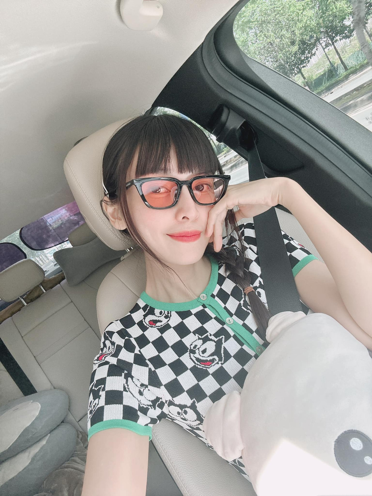 Việc sụt cân khiến nữ diễn viên "Mẹ rơm" trông xuống sắc, thân hình thiếu sức sống.