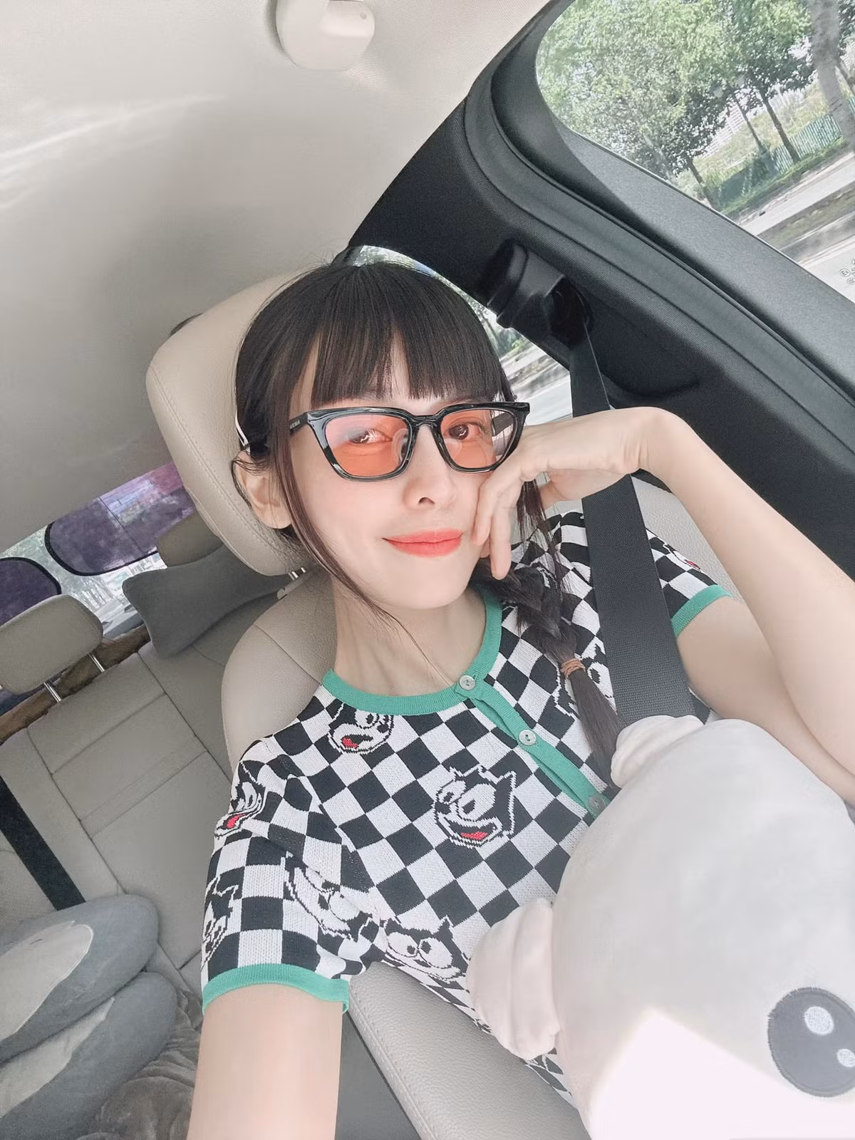 Việc sụt cân khiến nữ diễn viên "Mẹ rơm" trông xuống sắc, thân hình thiếu sức sống.