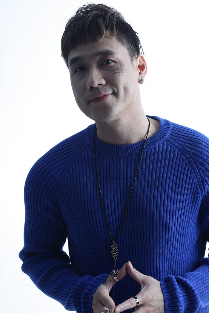 Cũng chính vì thế mà ca sĩ Khánh Phương bị cho là quá giàu nên không cần đi hát nữa.