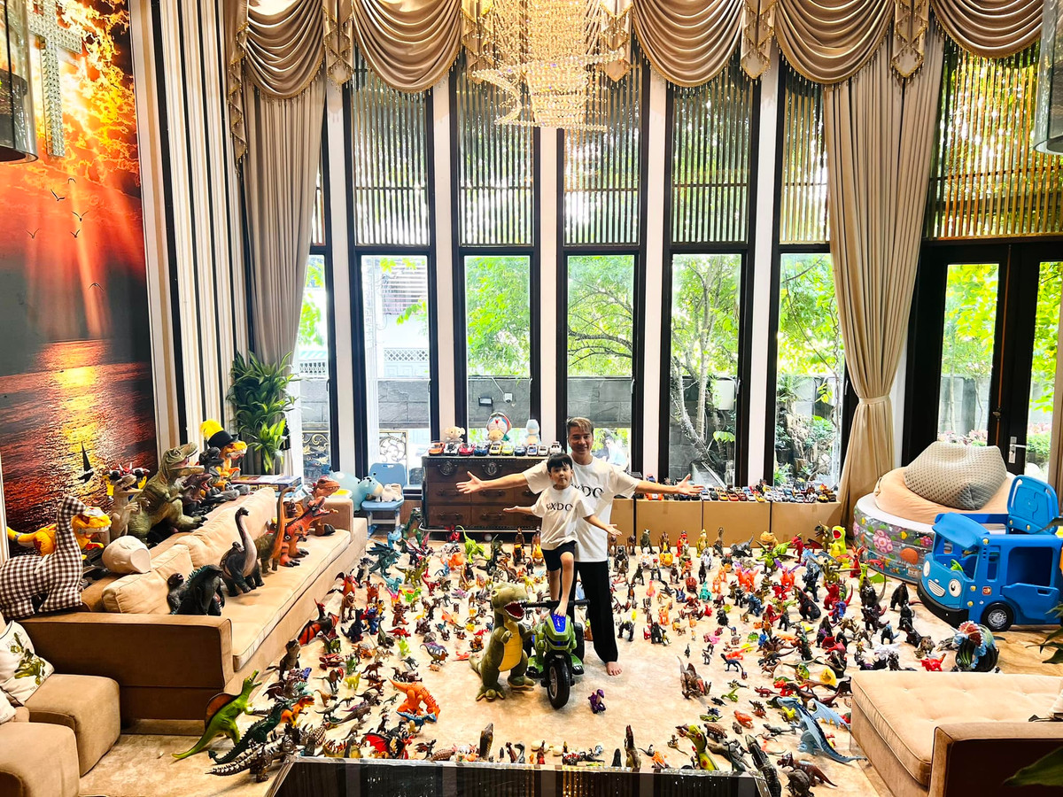 Mr.Đàm tiết lộ trong bức ảnh đăng hồi tháng 8 rằng, sắp tới Polo sẽ đưa hết số khủng long này vào chương trình quỹ từ thiện cá nhân “Polo's Love Foundation” để tặng cho các em bé nghèo, ở xa.