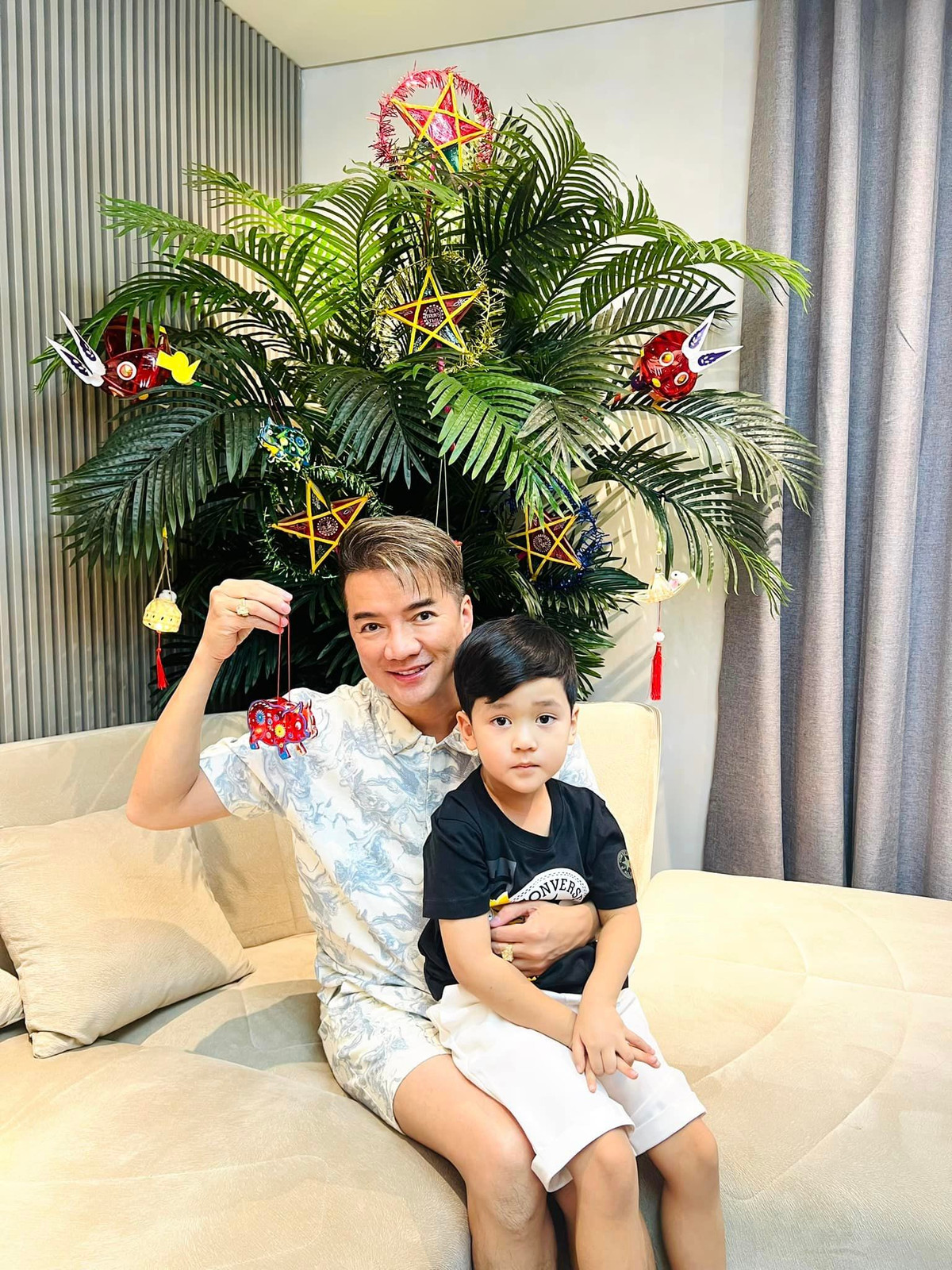 Trước khi công khai con trai, "ông hoàng nhạc Việt" nổi tiếng là một trong những đại gia của Vbiz khi sở hữu khối tài sản được cho là lên tới hàng nghìn tỷ đồng nhờ hoạt động ca hát lẫn kinh doanh.